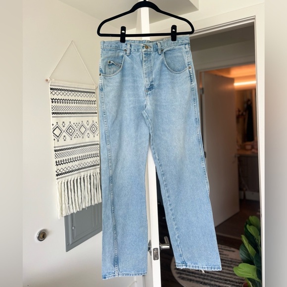 Wrangler Denim - Vintage Wrangler Women's Light Wash Denim Jeans- Size 32